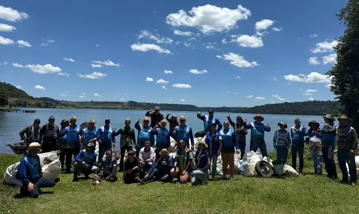 Rotary Clube realiza ação de limpeza no alagado do Rio Iguaçu em São Jorge D’Oeste e reforça apelo por conscientização ambiental