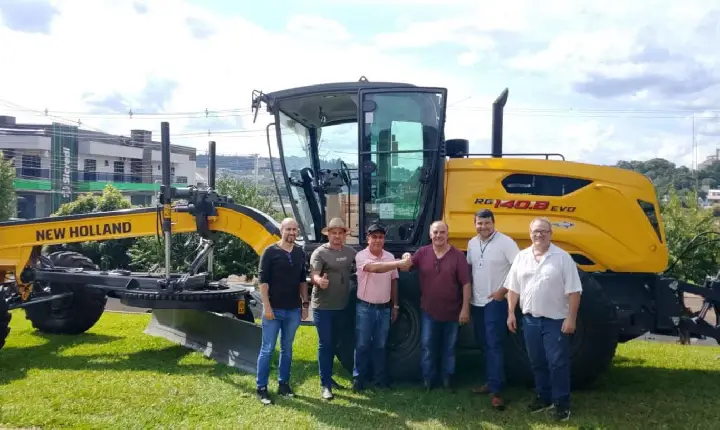 São Jorge D’Oeste recebe patrola por meio de programa estadual e reforça estrutura para manutenção de estradas