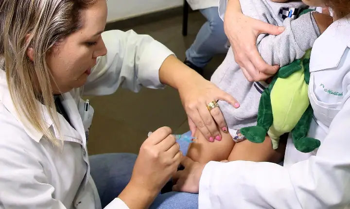 Secretaria da Saúde reforça importância da imunização infantil contra meningite