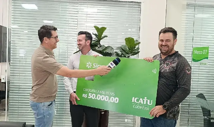 Sicredi Iguaçu realiza entrega simbólica de R$ 50 mil a associado em São Jorge D’Oeste
