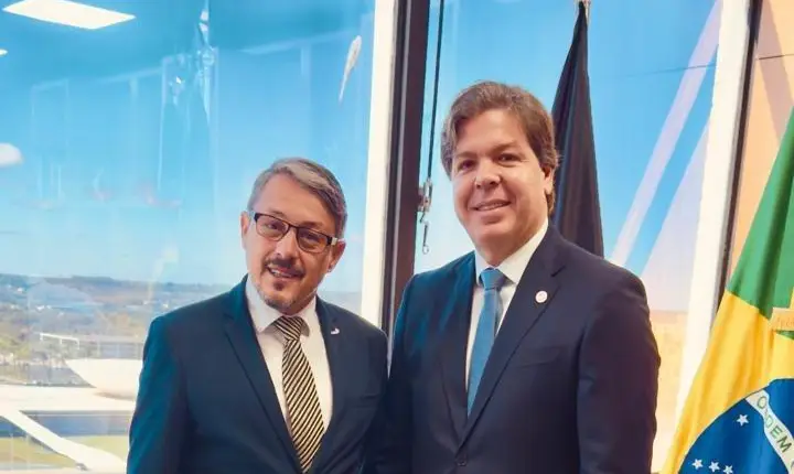 Sidnei Batistella participa da posse do novo ministro das Comunicações e se prepara para assumir vice-presidência do Sicoob Vale Sul