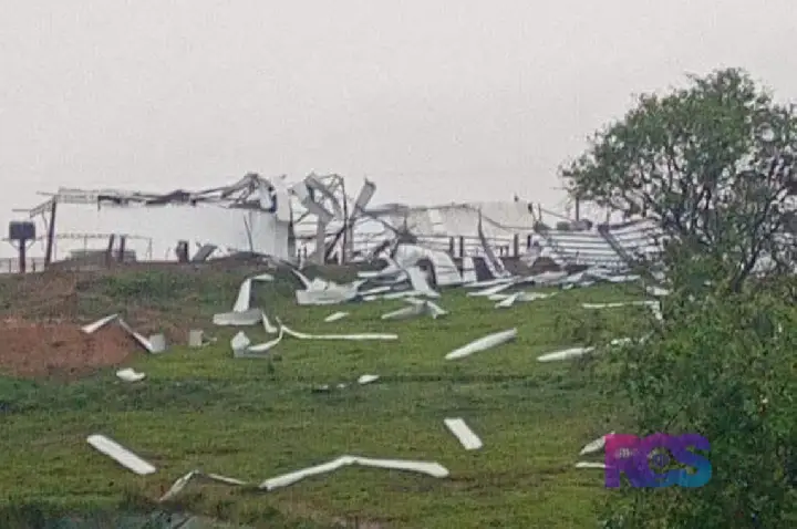 TEMPESTADE CAUSA DESTRUIÇÃO EM TOMAZINA, NO NORTE DO PARANÁ