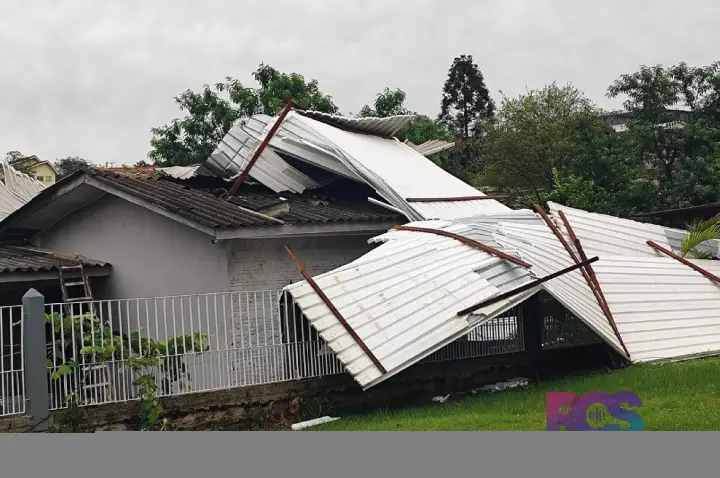 TEMPORAL CAUSA ESTRAGOS E DEIXA PARTE DE SÃO JORGE D’OESTE SEM ENERGIA