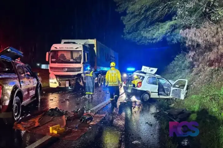 TRÊS PESSOAS, ENTRE ELAS UMA CRIANÇA DE 6 ANOS, MORREM EM ACIDENTE NA BR-470