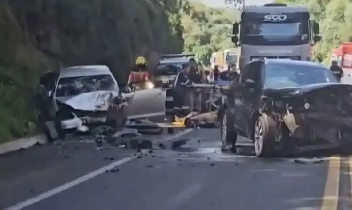 Veículo com ocupantes de Dois Vizinhos e São Jorge D’Oeste se envolve em grave acidente na BR-153