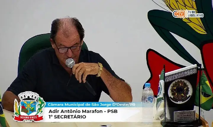 Vereador Adir Marafon reforça temas estruturantes com postura experiente durante sessão da Câmara