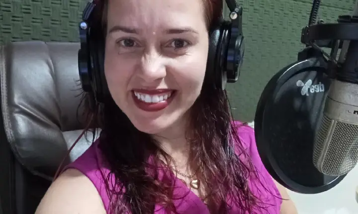 Viviane Hanzen Roos encerra temporada na Rádio RCS-FM e fala sobre PNL e mulheres imparáveis Um programa marcado por reflexão e emoção