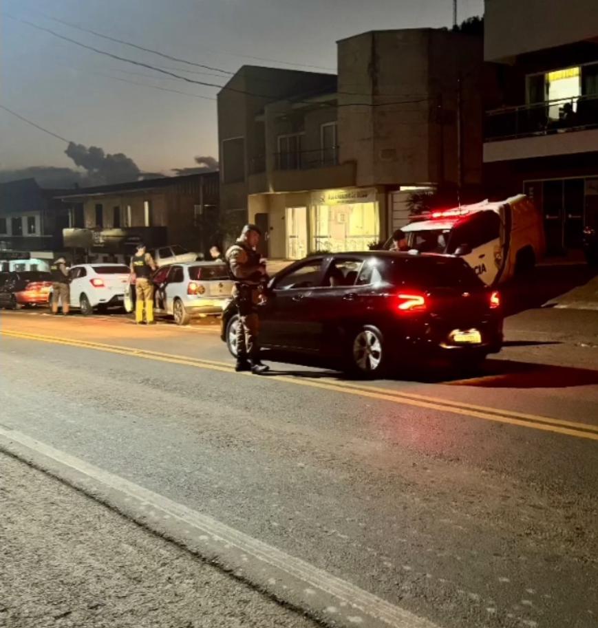 Polícia Militar realiza operação de blitz e orientação em São Jorge D'Oeste nesta noite de Sexta-Feira