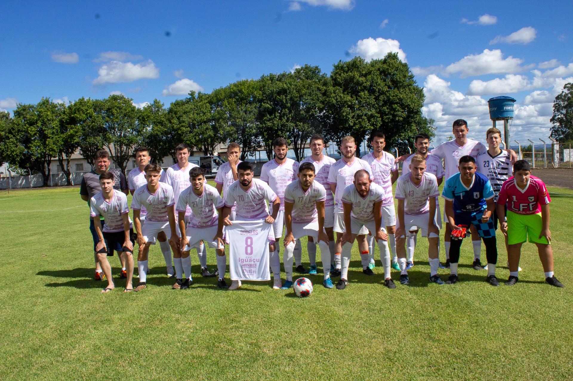 Aston Villa: O time que nasceu campeão, jogará em nome de um amigo que partiu