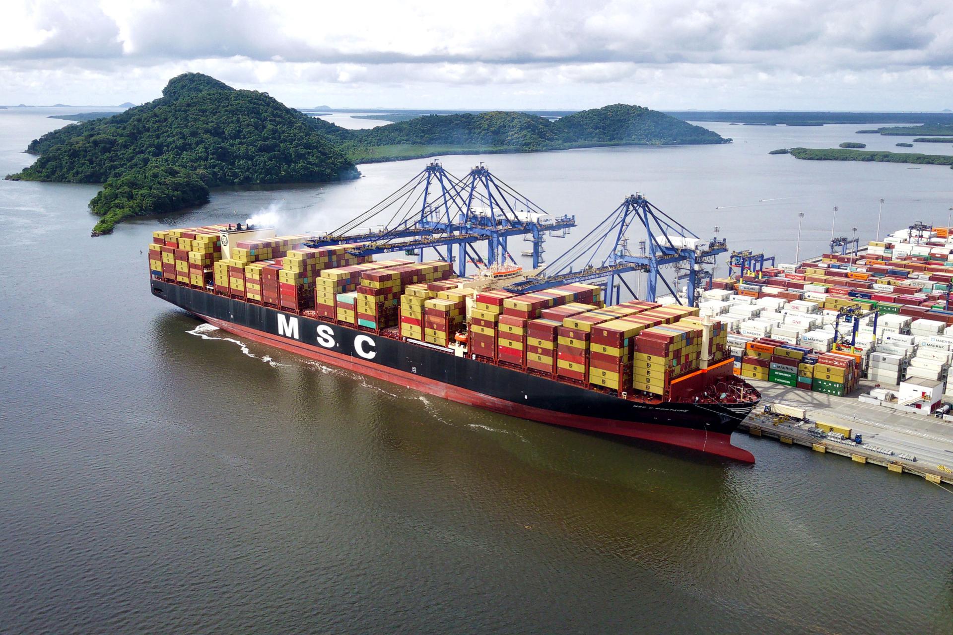 Porto de Paranaguá recebe maior navio da história do Paraná