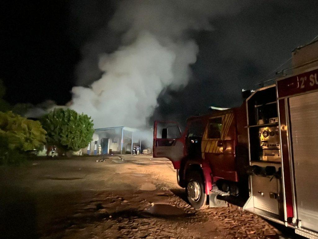 Incêndio destrói fábrica de macarrão em Itapejara