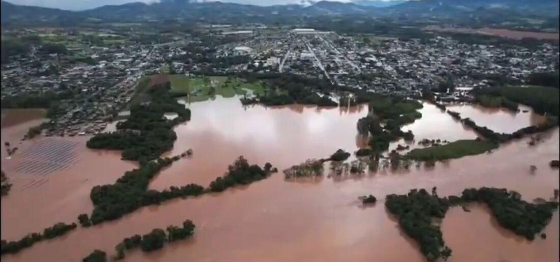 Inmet alerta sobre forte chuva no RS