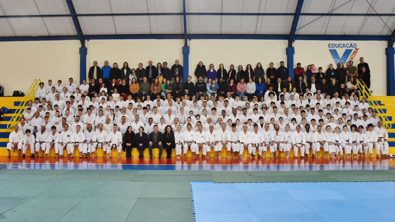 Todos os Karatecas que participaram do Curso Nacional em Campo Mourão