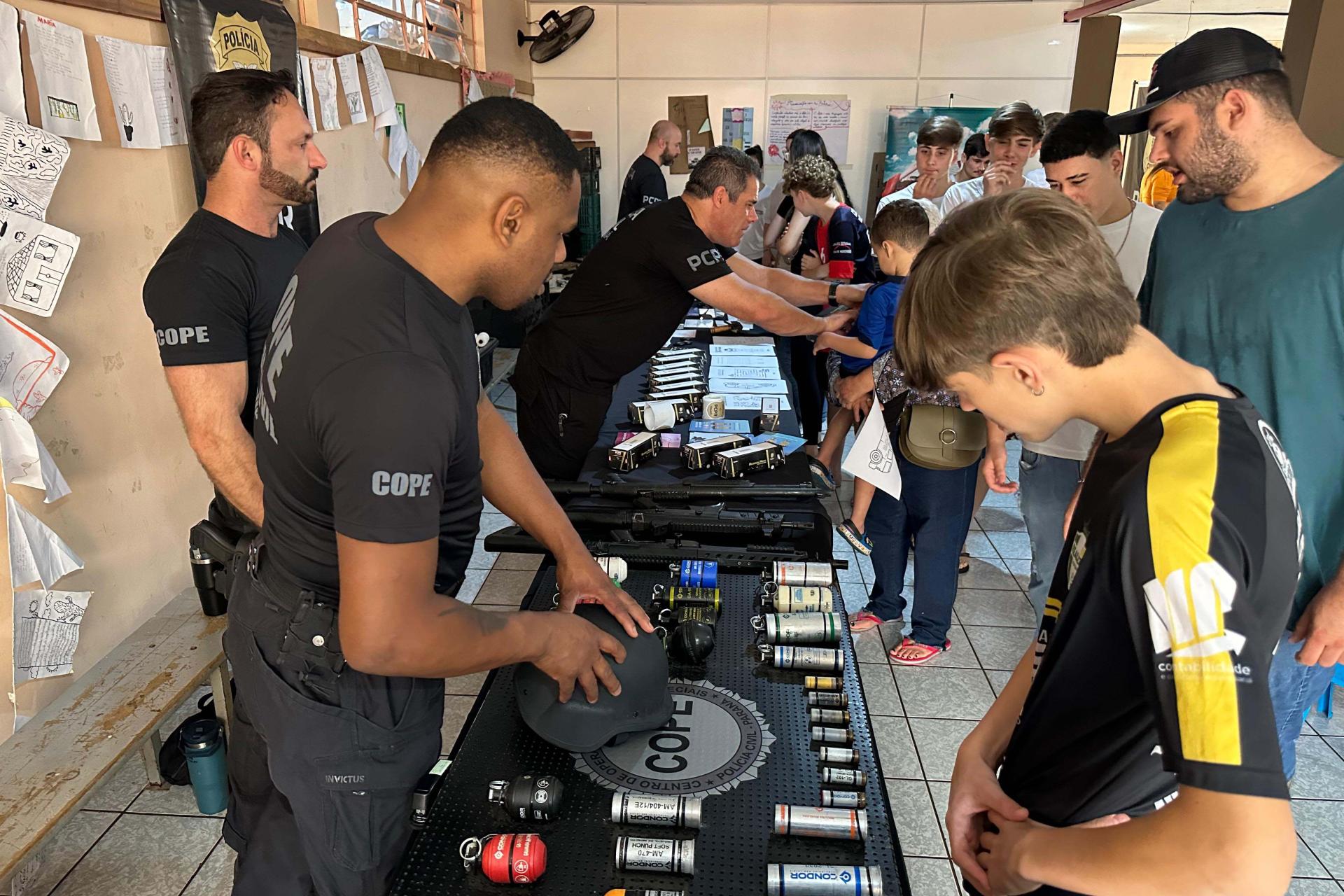 Dois Vizinhos recebe serviços de polícia judiciária do PCPR na Comunidade