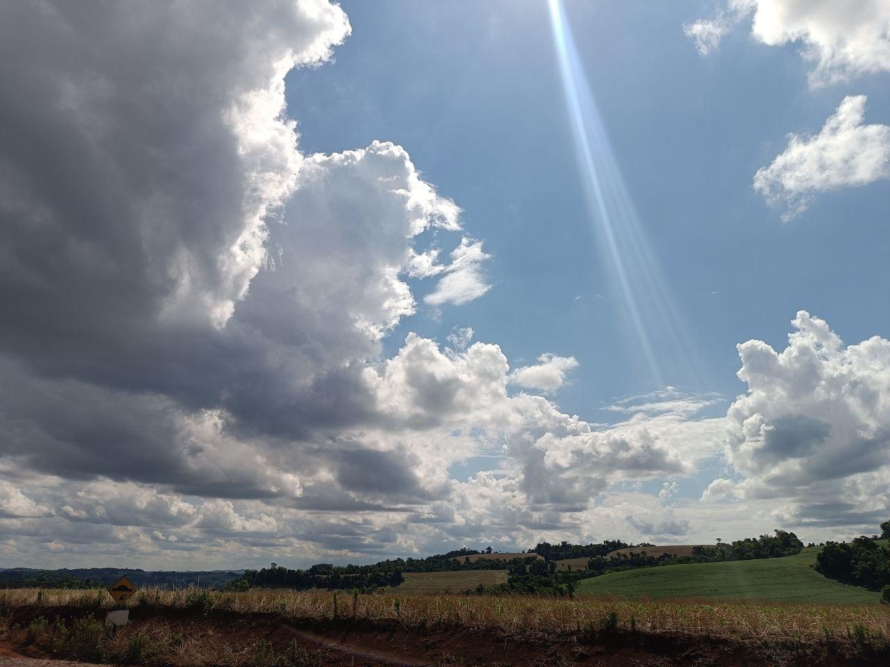 Tempo chuvoso prevalece na região Sul, nesta segunda-feira (18)