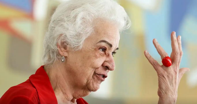 Filha de sobreviventes do Holocausto diz que nazismo foi naturalizado