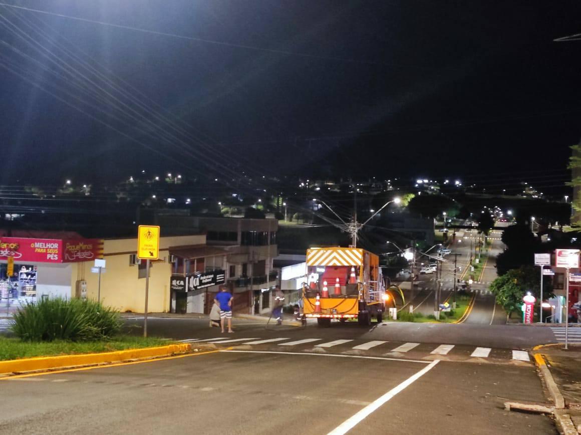 Prefeitura realiza pintura da sinalização viária em São Jorge D'Oeste