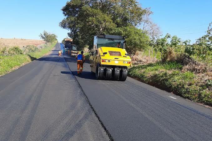 Obras de recapeamento na PR-475 exigem atenção dos motoristas