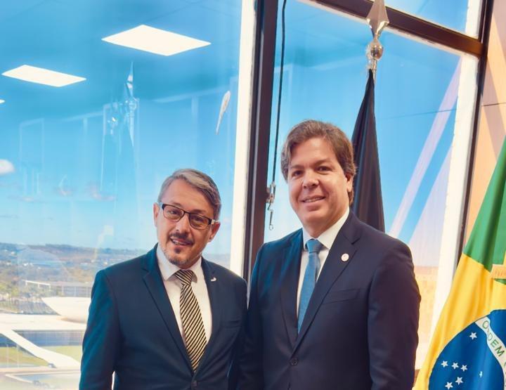Sidnei Batistella participa da posse do novo ministro das Comunicações e se prepara para assumir vice-presidência do Sicoob Vale Sul