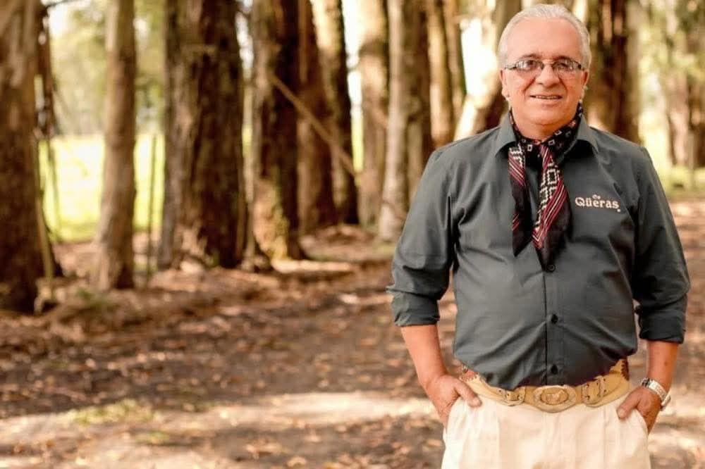 Cantor Qüerinha morre após passar mal durante apresentação em Caxias do Sul