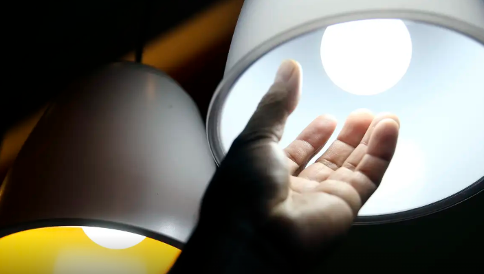 Contas de luz permanecem com bandeira tarifária vermelha em julho