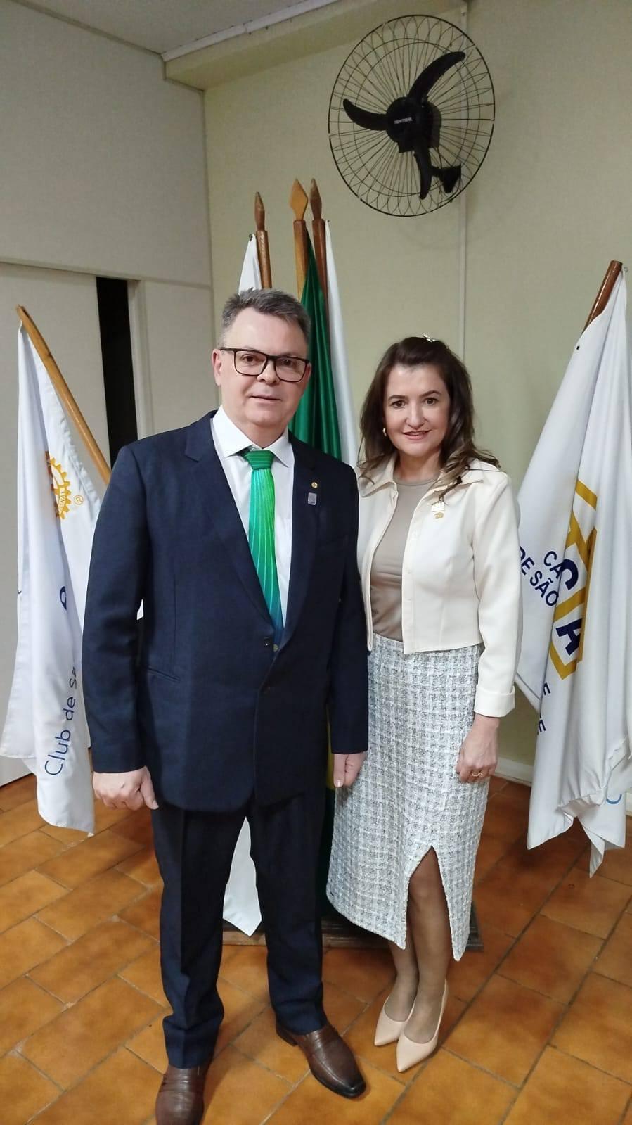 Cleiton Somensi assume presidência do Rotary Club de São Jorge D’Oeste em cerimônia marcada por gratidão e compromisso