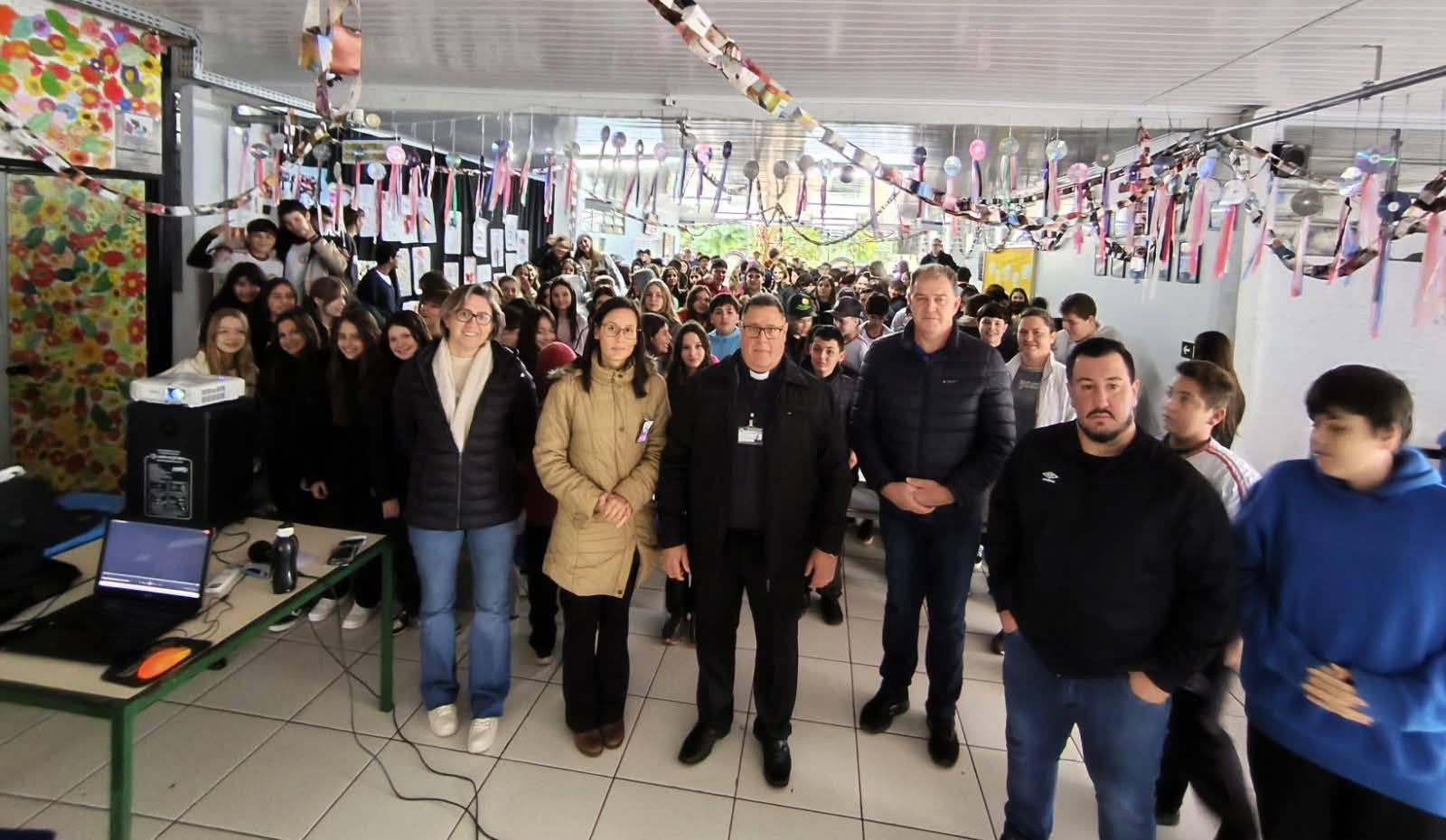 Colégio Estadual Padre José de Anchieta promove palestra sobre o combate às drogas em parceria com o Conselho da Comunidade