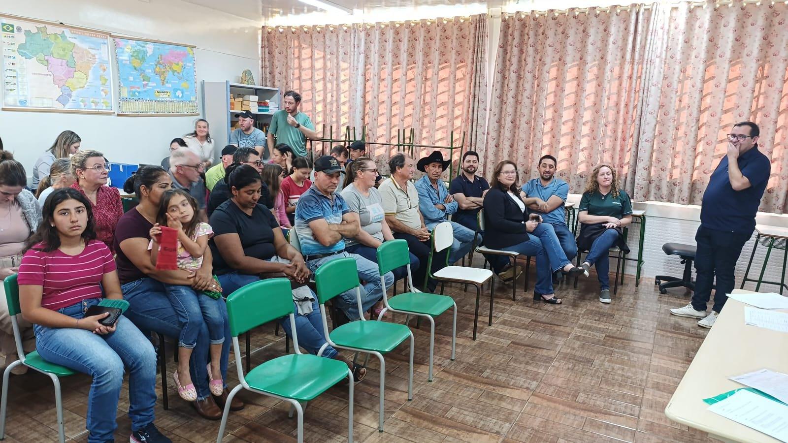 Comunidade do Iolópolis reafirma luta contra fechamento de escola estadual