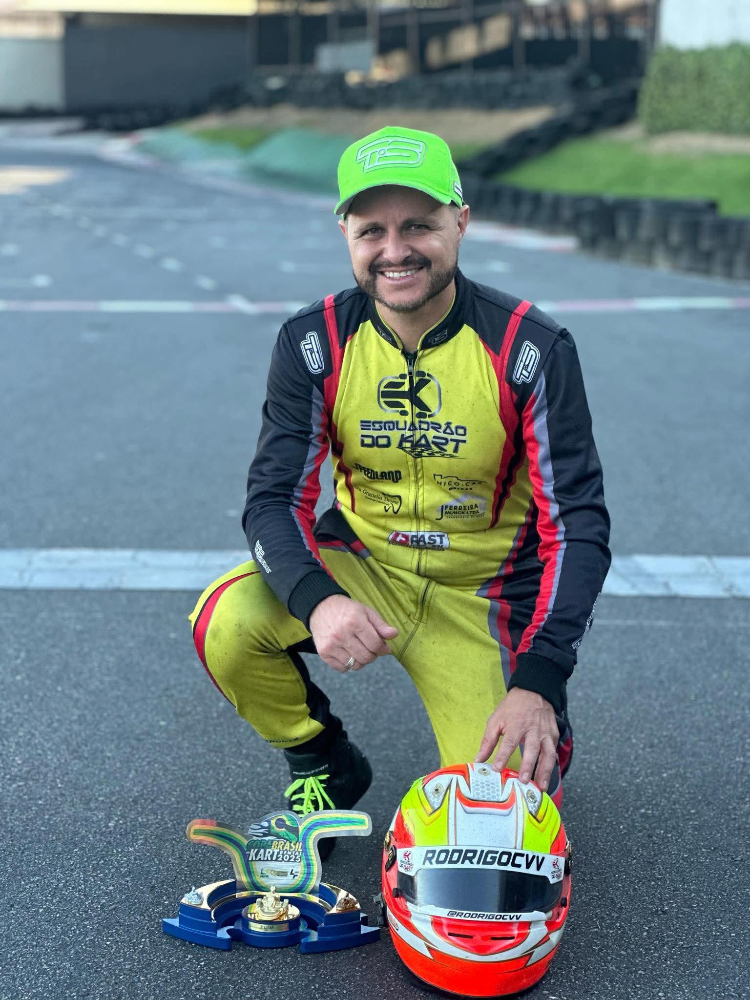 Piloto de Coronel Vivida vai representar o Brasil no Mundial de Kart na Alemanha