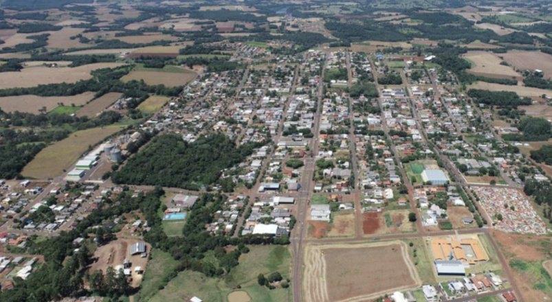Prefeito e vice de São Jorge D’Oeste fazem balanço de seis meses de gestão e anunciam investimentos milionários
