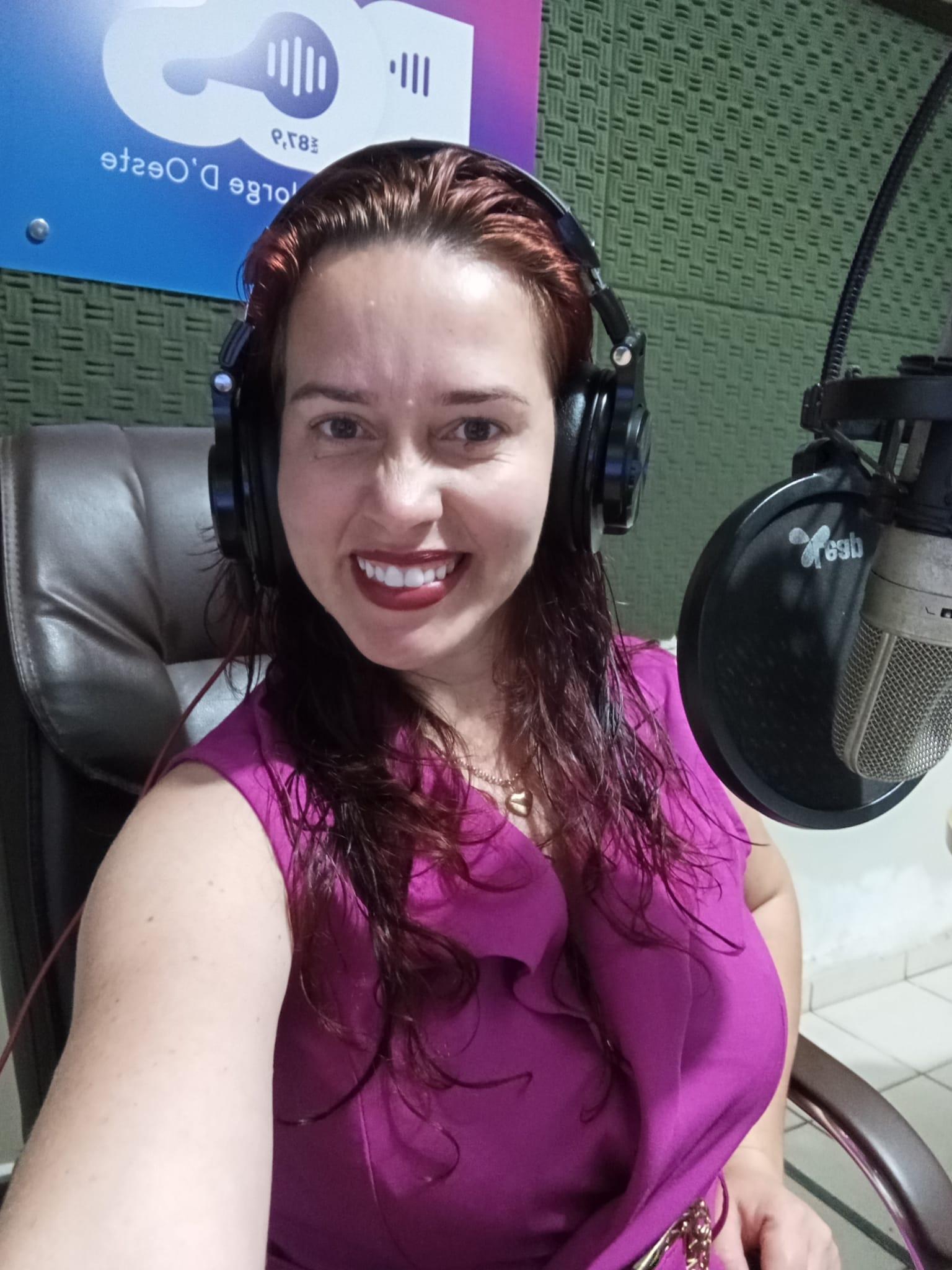Viviane Hanzen Roos encerra temporada na Rádio RCS-FM e fala sobre PNL e mulheres imparáveis Um programa marcado por reflexão e emoção