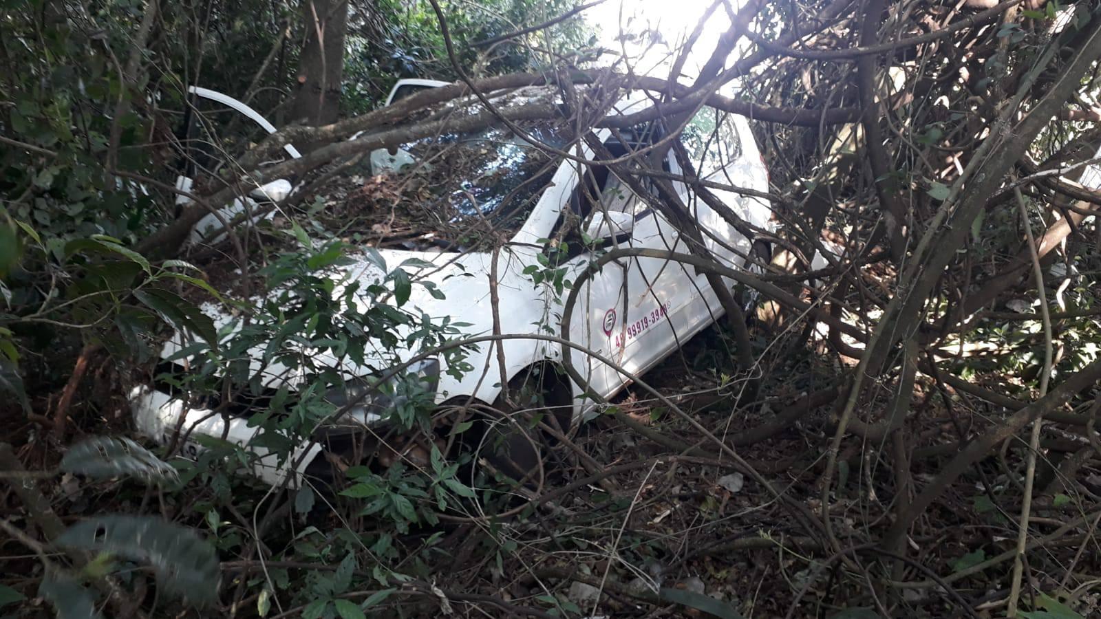 Saída de pista na PR-475 deixa três pessoas feridas em São Jorge D’Oeste