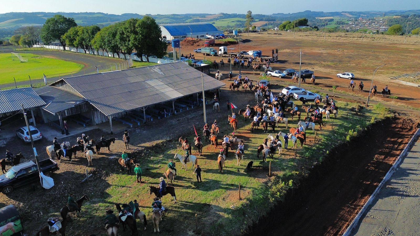 Tropeada reúne mais de 160 cavalos e resgata tradição tropeira em São Jorge D’Oeste