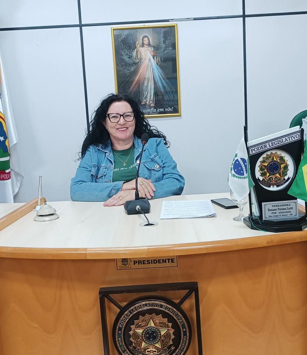 A Presidente da Câmara de Vereadores de São Jorge d’Oeste Rosane Lotti preside sessão que aprova PPA e discute avanços em obras