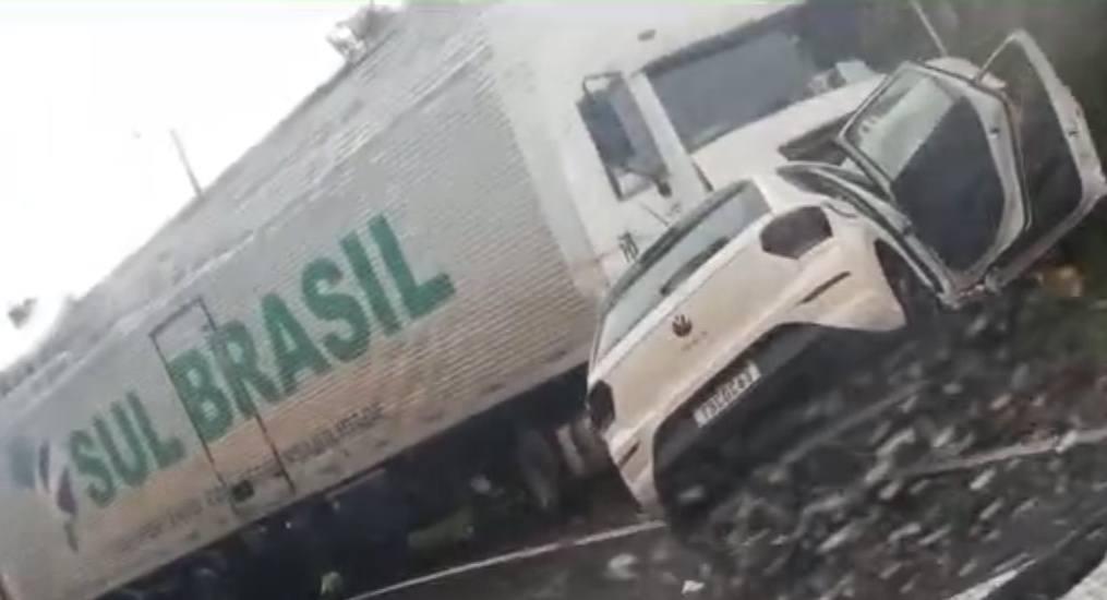 Acidente grave na PR-475 entre São Jorge D’Oeste e Quedas do Iguaçu deixa vítimas presas às ferragens