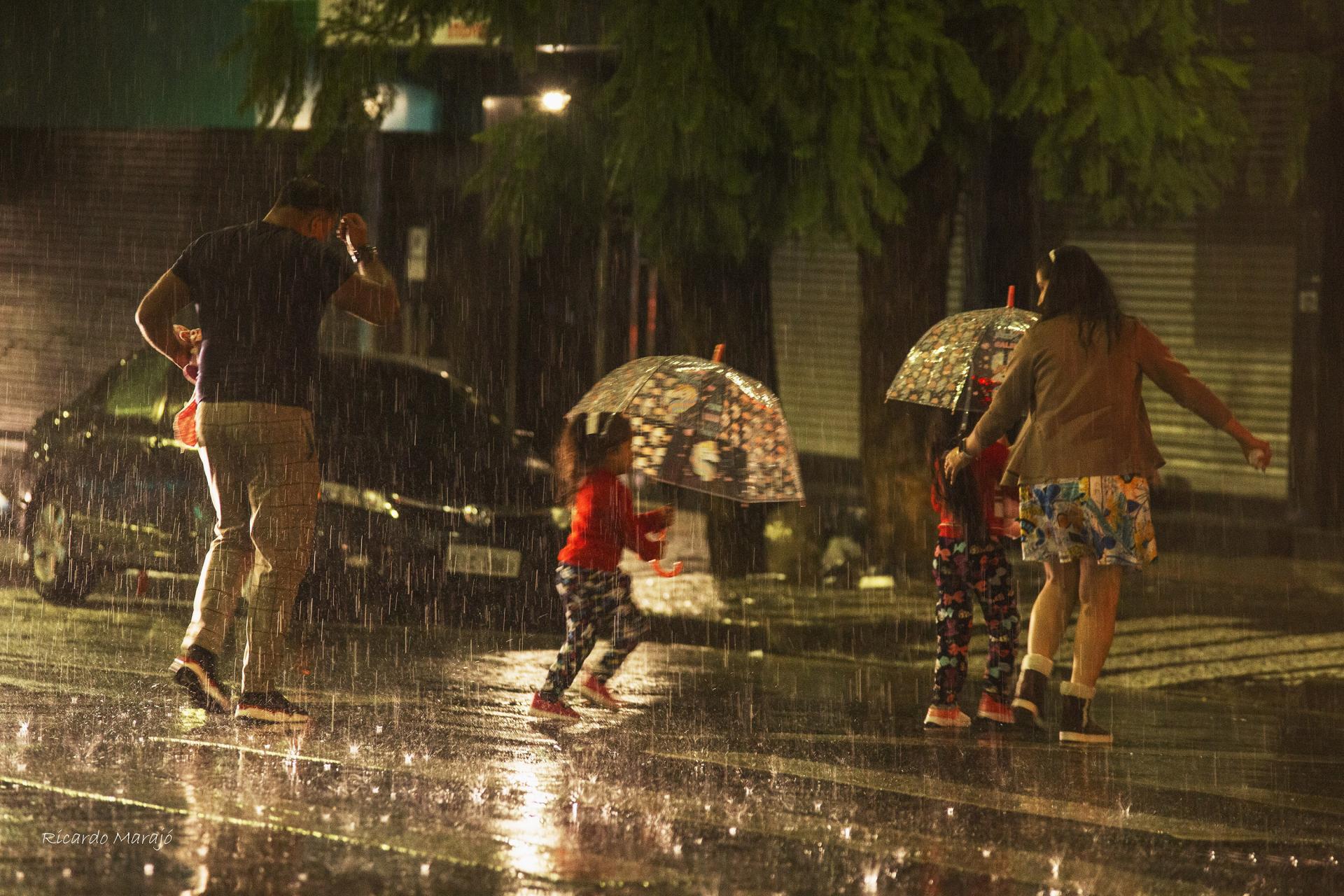 Após chuvas nos últimos dias, Dia das Crianças terá novas tempestades no Paraná