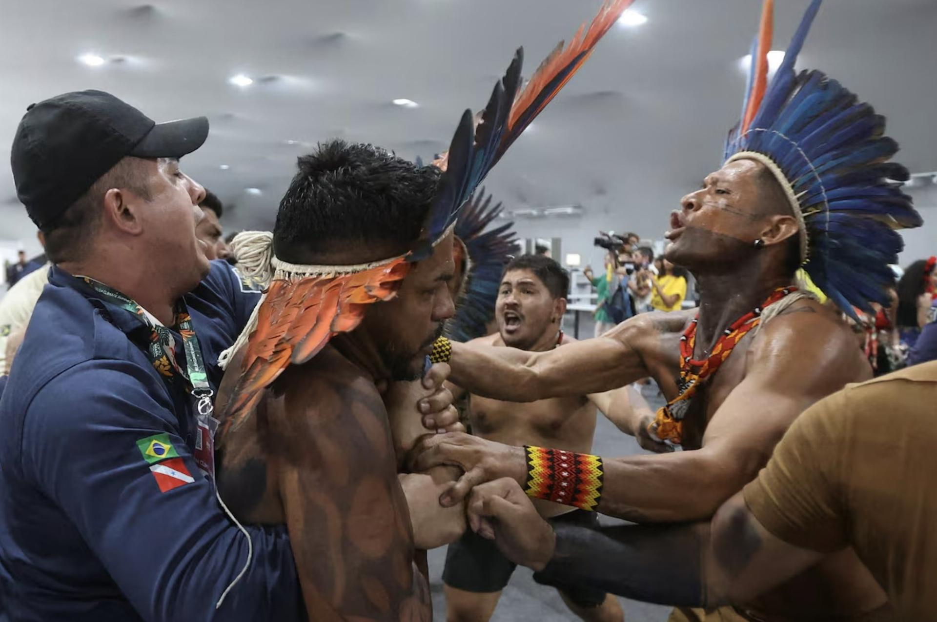 Confronto marca segunda noite da COP30 em Belém