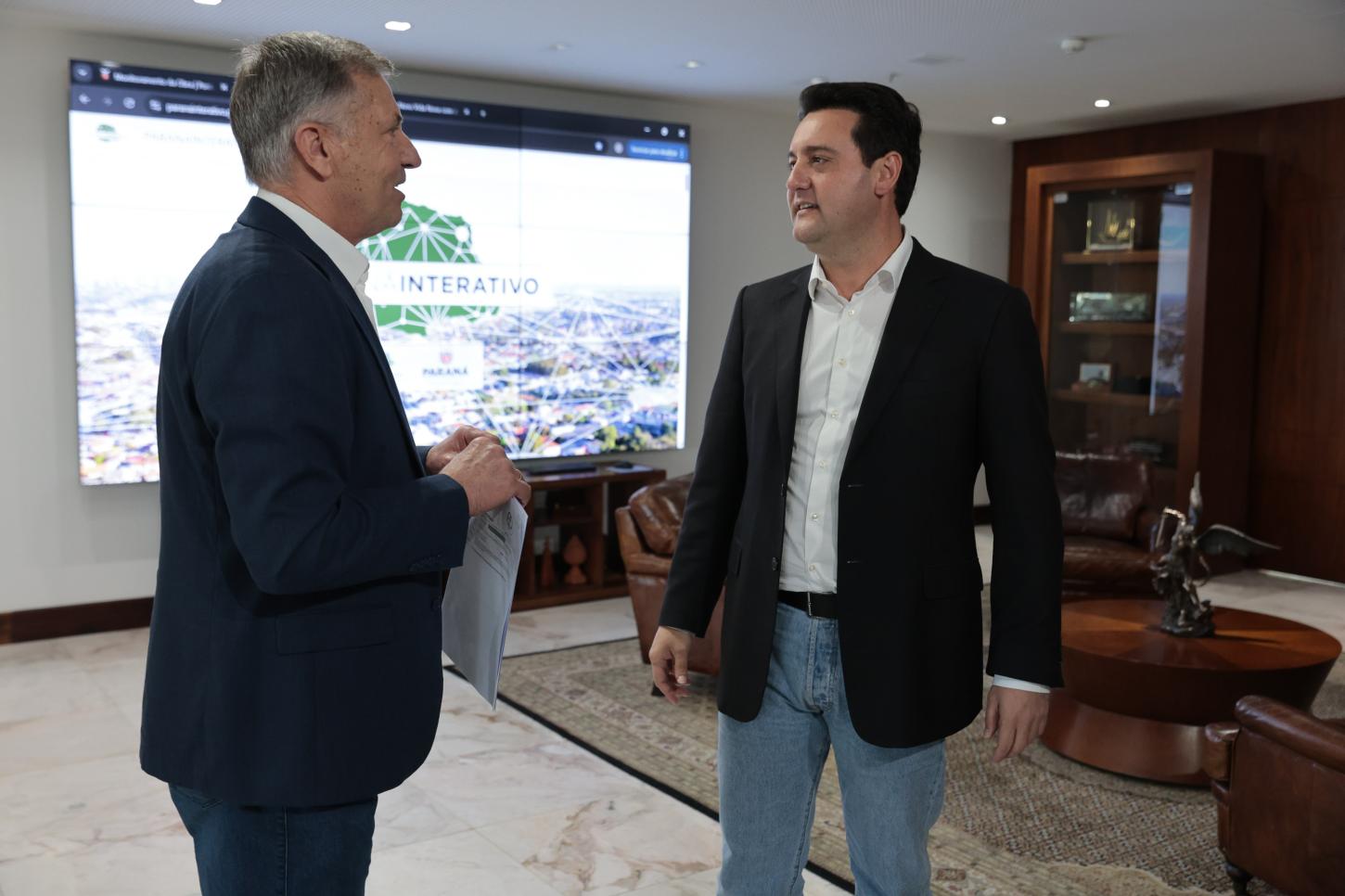 Governo do Paraná antecipa 13º salário de servidores de cidades atingidas por tornado