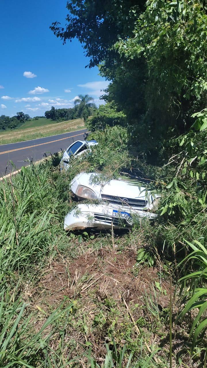 Motorista fica ferido após capotamento na entrada da Linha Veronese, em São Jorge D’Oeste