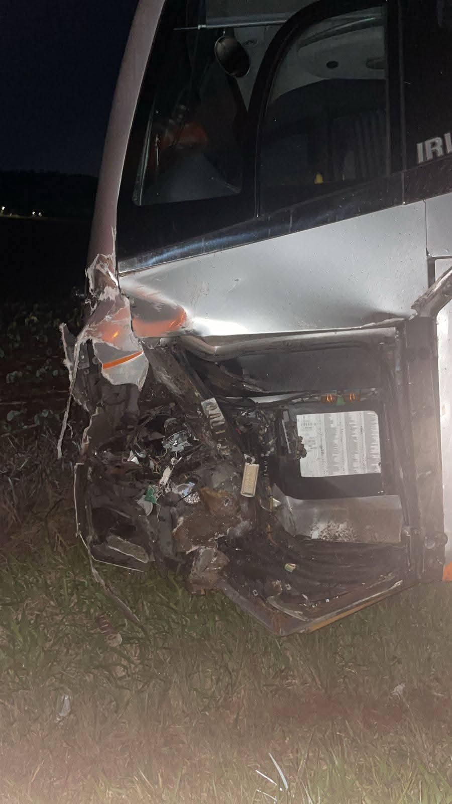 Ônibus com universitários de Quedas do Iguaçu se envolve em acidente na volta de Cascavel