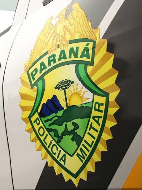 PM cumpre mandado por tráfico em Chopinzinho e apreende drogas; em Coronel Vivida, motorista abandona carro carregado com vinhos de contrabando