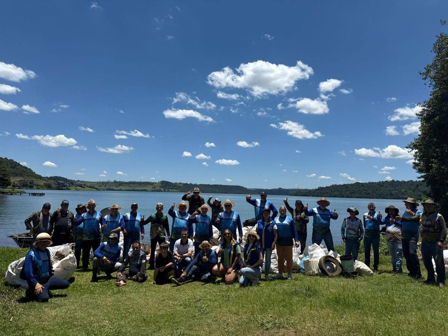 Rotary Clube realiza ação de limpeza no alagado do Rio Iguaçu em São Jorge D’Oeste e reforça apelo por conscientização ambiental