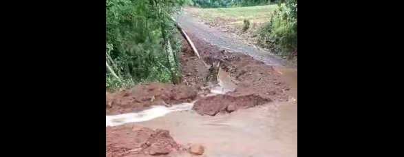 Chuvas irregulares causam danos em obra de rede de água na região de Nova Sant'Ana e Rocha Pombo