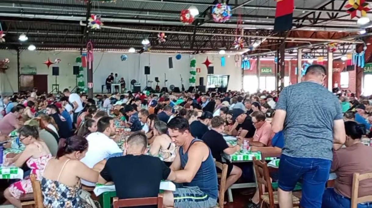 Confraternização do Auto Posto Lourenço reúne cerca de 1.200 pessoas e marca encerramento da promoção Cliente Fiel em São Jorge D’Oeste