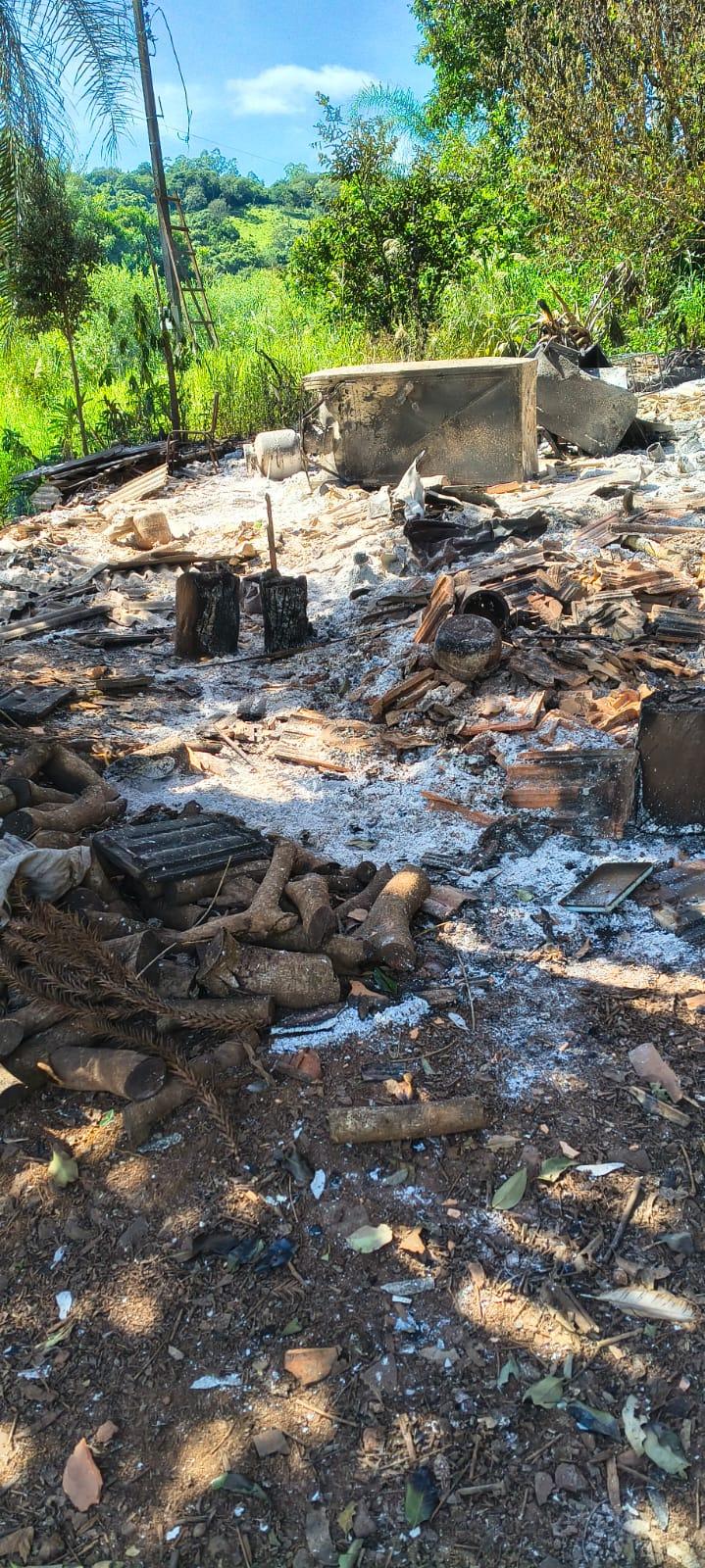 Campanha de doações é intensificada para família atingida por incêndio na Comunidade de Santa Luzia