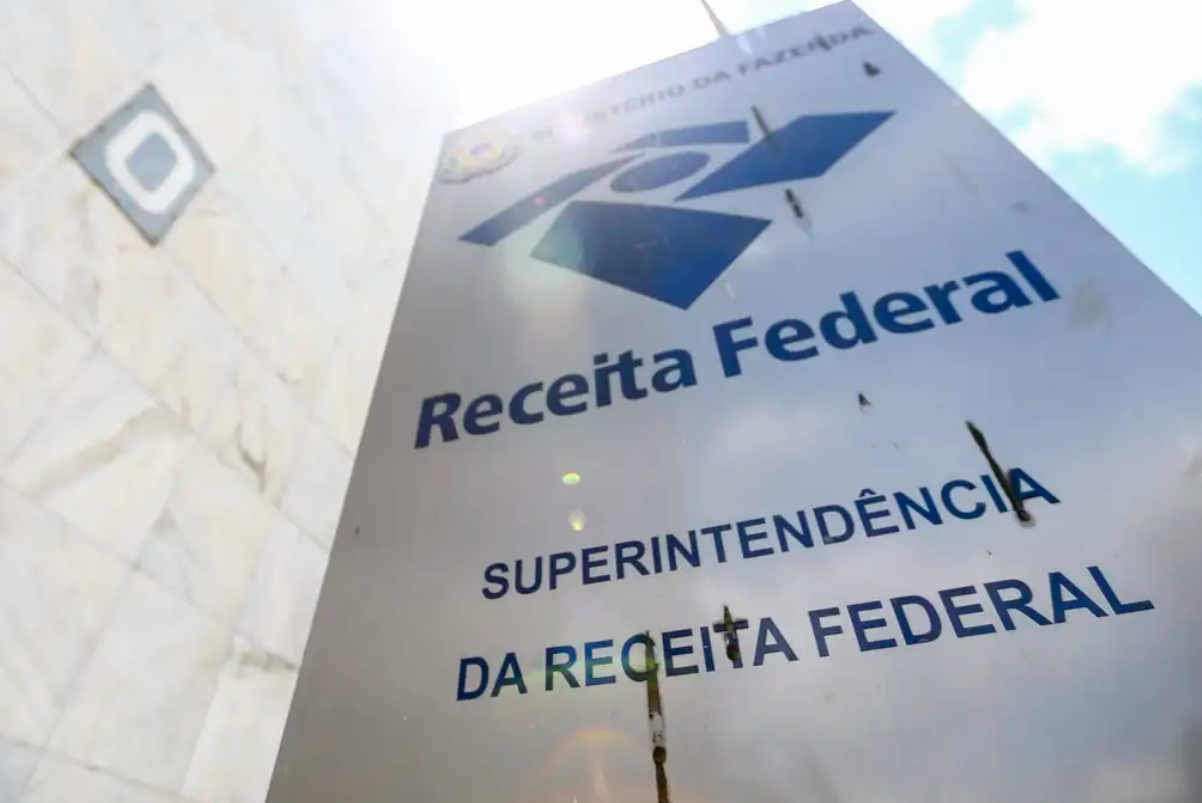 Receita nega aumento de imposto para professores com novo piso