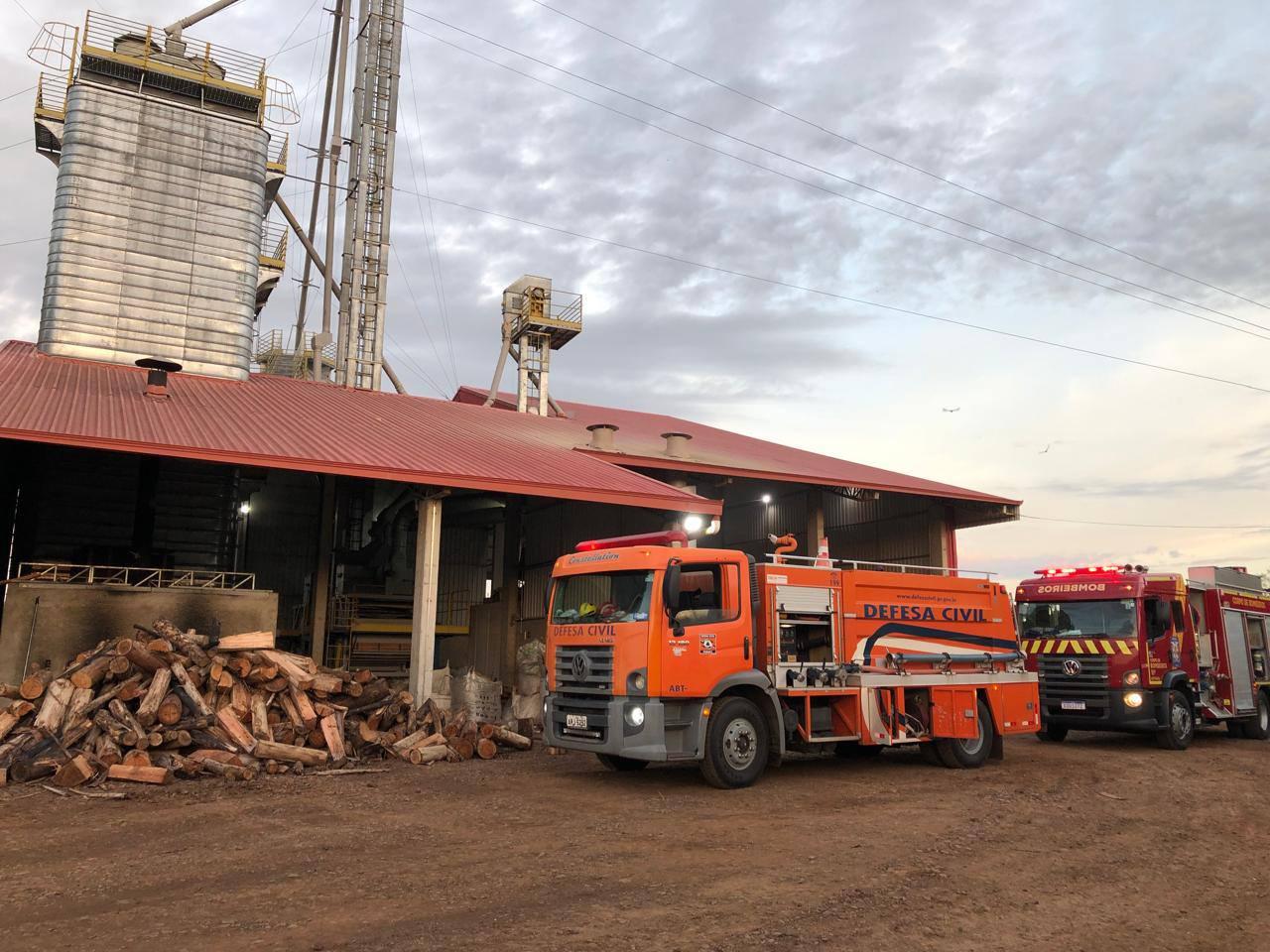 Incêndio atinge silo no Parque Industrial 2 em São Jorge D’Oeste