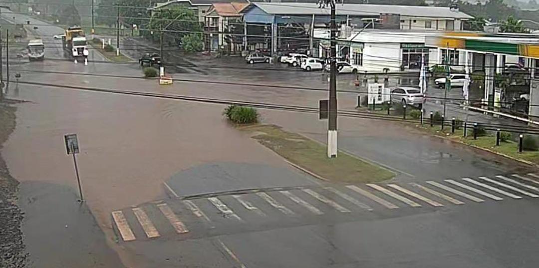 Chuva surpreende após período de estiagem e eleva níveis em São Jorge D’Oeste