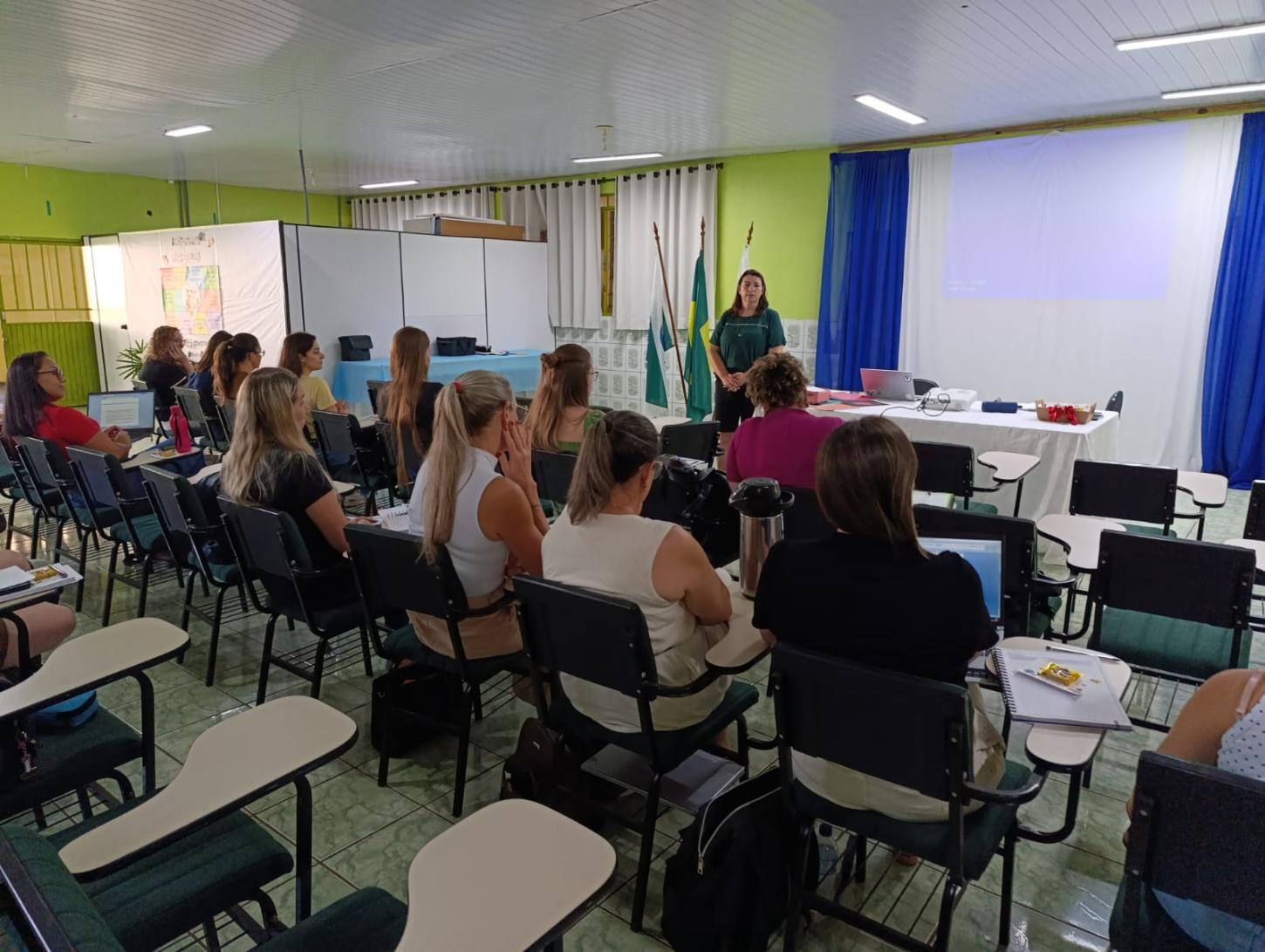 Educação de São Jorge D’Oeste inicia curso de formação para professores da Educação Infantil