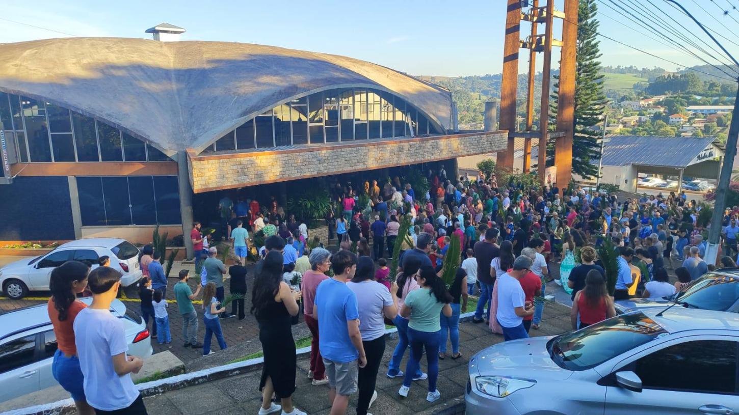 Fé e tradição marcam o Domingo de Ramos em São Jorge D’Oeste
